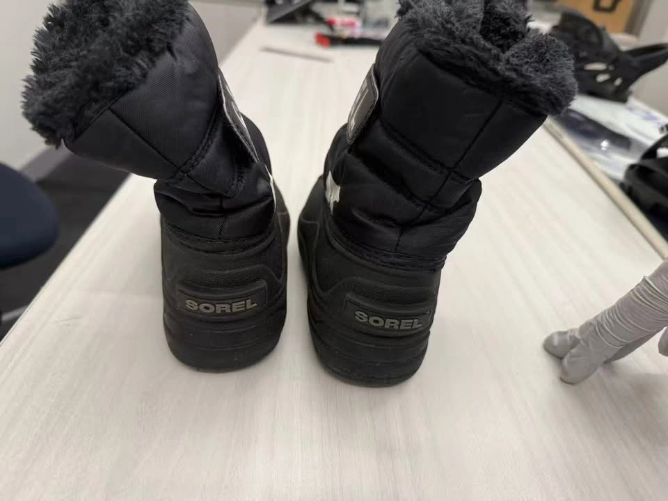 SOREL Kid Winter Boot SIZE 13 - photo 3