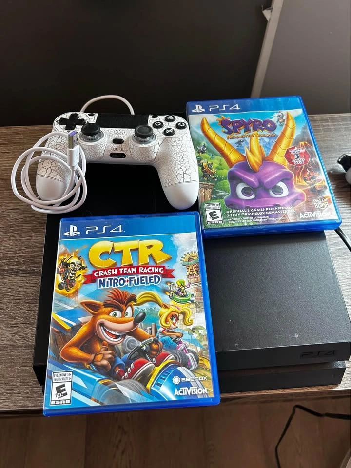 Sony PlayStation 4 Console with Controller and 2 Games - photo 2