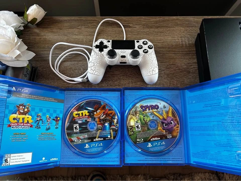 Sony PlayStation 4 Console with Controller and 2 Games - photo 4