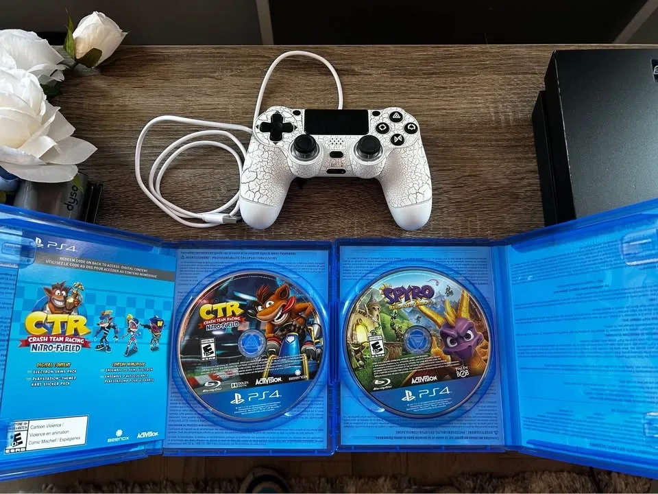 Sony PlayStation 4 Console with Controller and 2 Games - photo 4