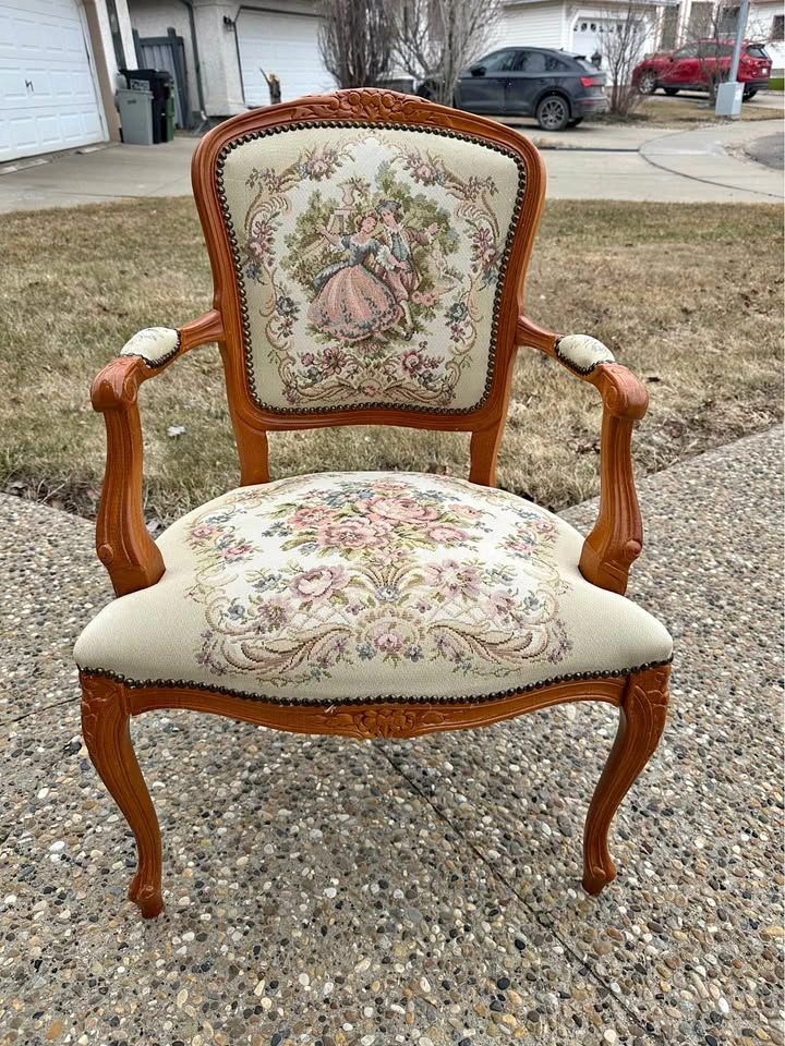 Louis XV style fauteuil with tapestry upholstery