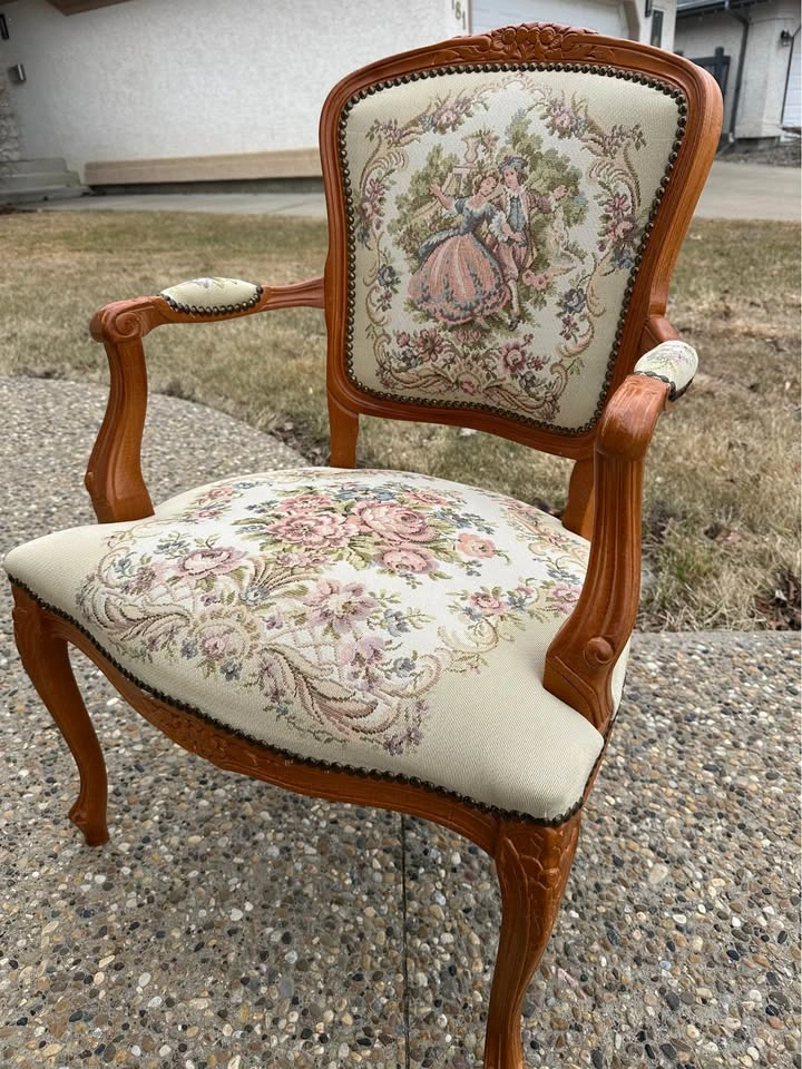 Louis XV style fauteuil with tapestry upholstery - photo 2