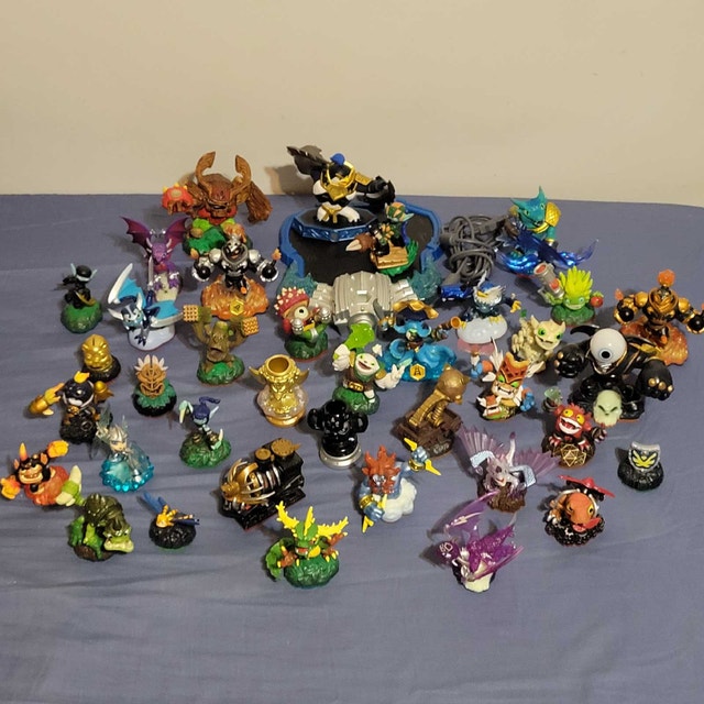 Skylanders Figures And Portal