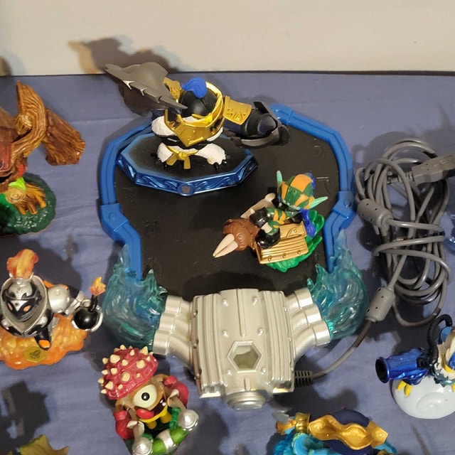 Skylanders Figures And Portal - photo 2