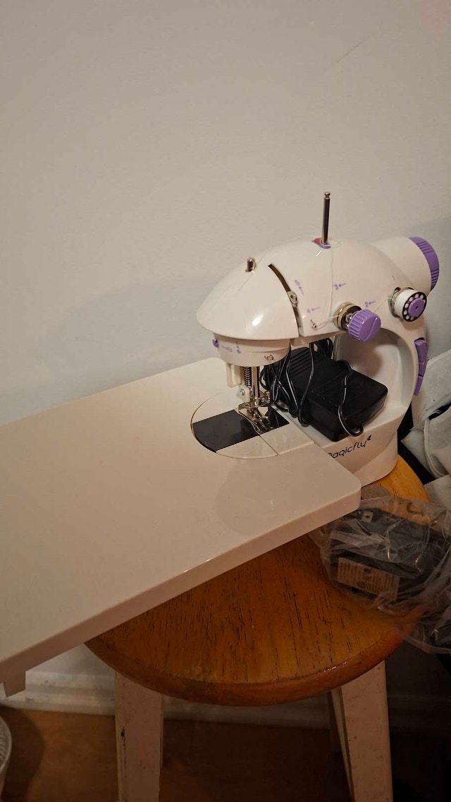 Magicfly Mini Sewing Machine - photo 2