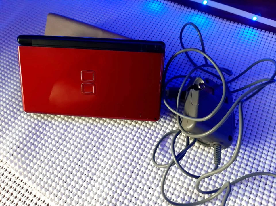Nintendo DS Lite Read Details - photo 3