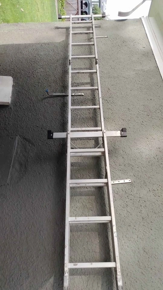 16 ft Aluminum Extension Ladder - photo 3
