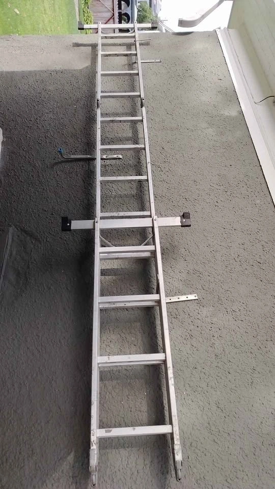 16 ft Aluminum Extension Ladder - photo 4