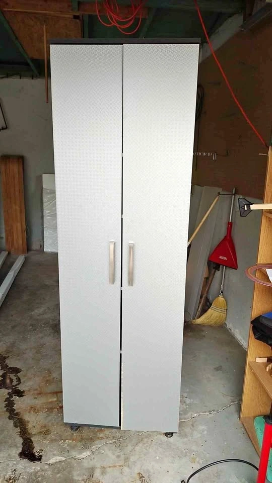 4 shelf 2-Door Garage Storage Cabinet
