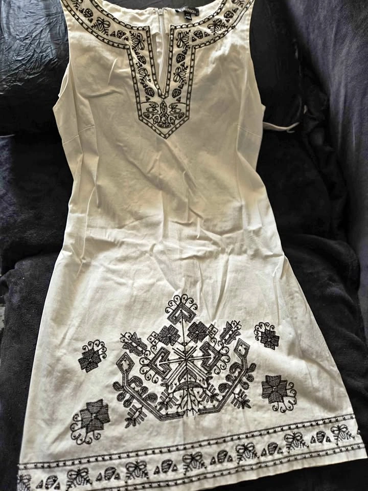 Le Château Embroidered Sleeveless Dress Medium