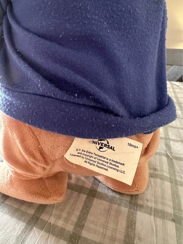 Universal Studios E.T. the Extra-Terrestrial Plush - photo 3
