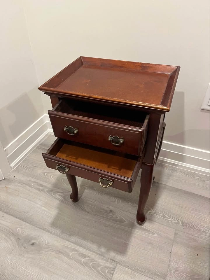 Vintage Queen Anne Style 2-Drawer Nightstand with Tray Top - photo 2