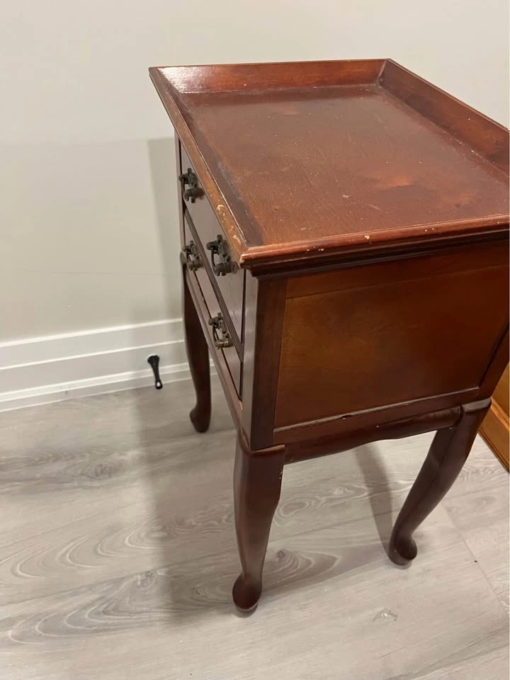 Vintage Queen Anne Style 2-Drawer Nightstand with Tray Top - photo 4