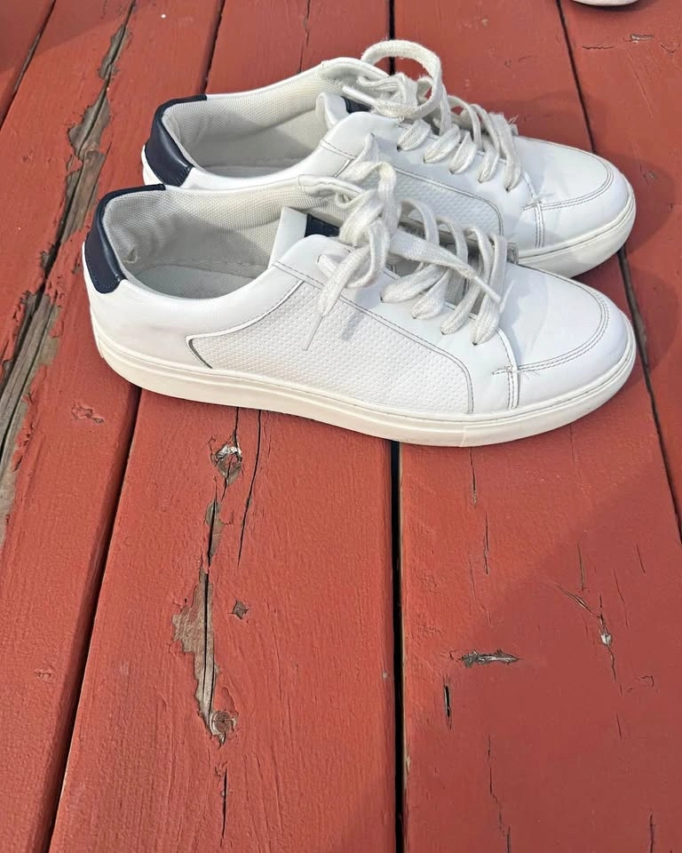 Steve Madden White Sneakers – Stylish Everyday Casual Shoes