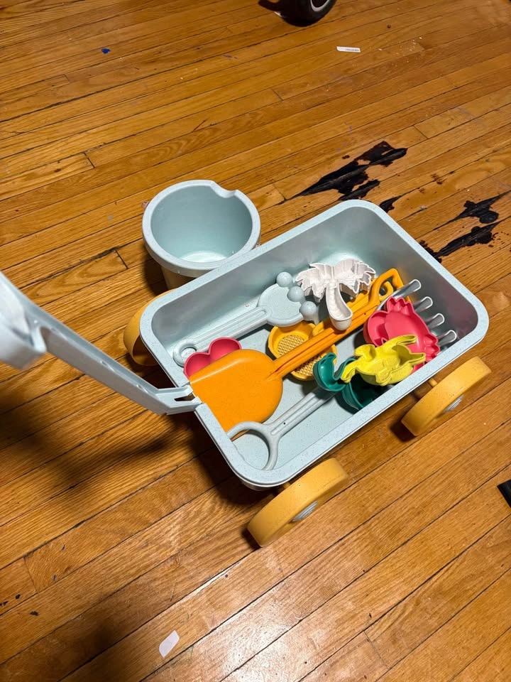 B. toys Beach Wagon and Sand Toy Set - photo 2