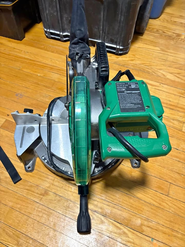 Hitachi C10FCG 10-Inch Compound Miter Saw