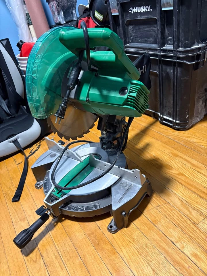 Hitachi C10FCG 10-Inch Compound Miter Saw - photo 2