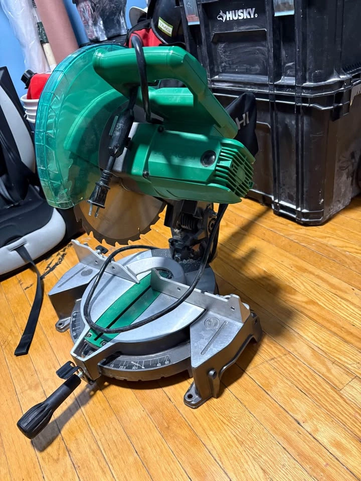 Hitachi C10FCG 10-Inch Compound Miter Saw - photo 3