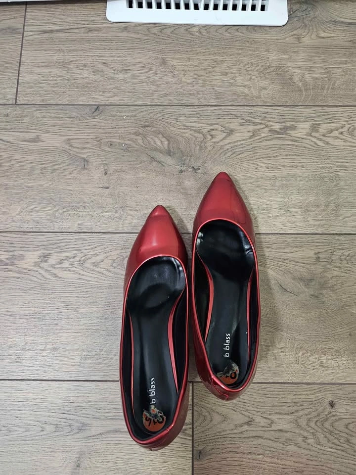 b blass Red Patent Pointed Toe Heels Size 9.5 - photo 3
