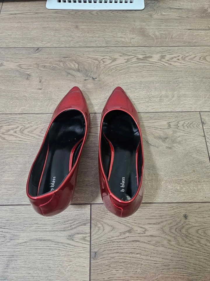 b blass Red Patent Pointed Toe Heels Size 9.5 - photo 5