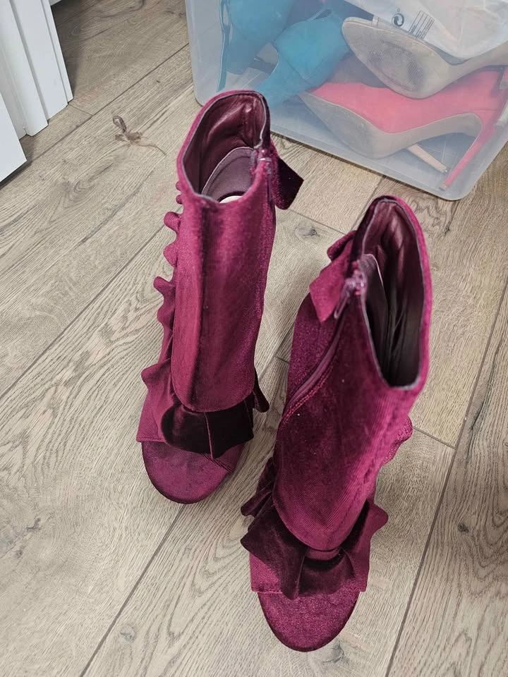 Burgundy Velvet Ruffle Open-Toe Stiletto Ankle Boots - photo 4
