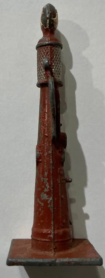 Vintage 1950’s Dinky Toys No.49 Petrol Pump by Meccano Ltd - photo 3
