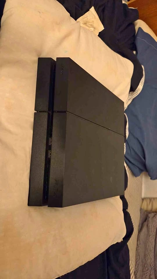 PS4 500GB Console with Cables - Fully Working