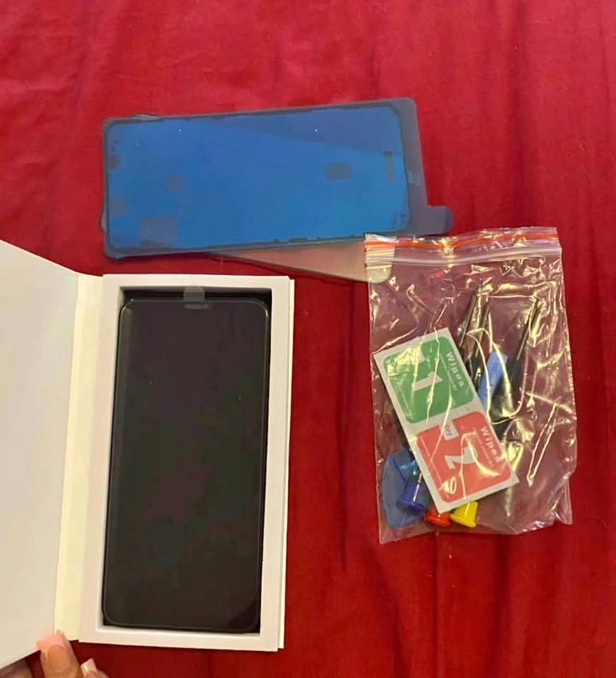 Iphone 11 screen replacement *PICK UP ASAP*