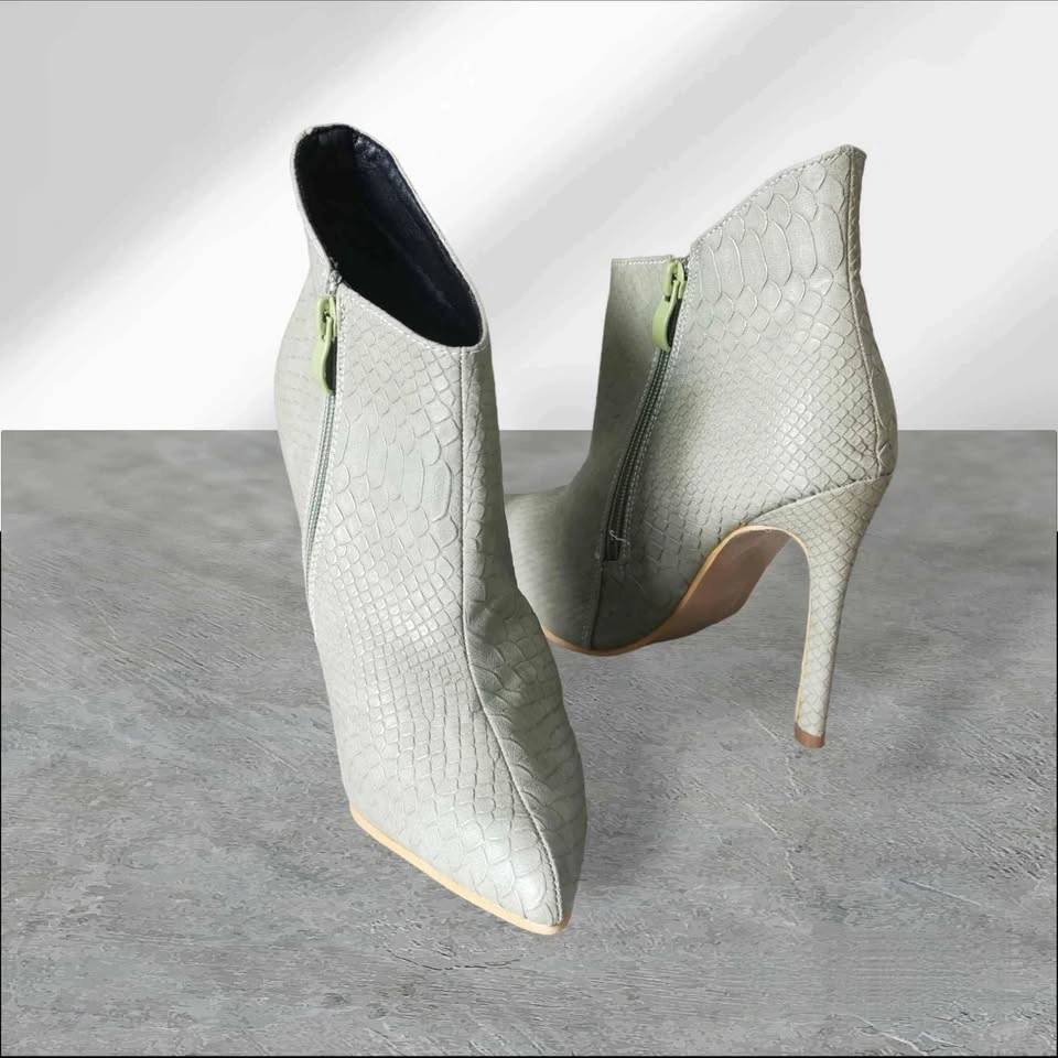 Brand New High Heels Ankle Boots - size 7.5 - photo 2