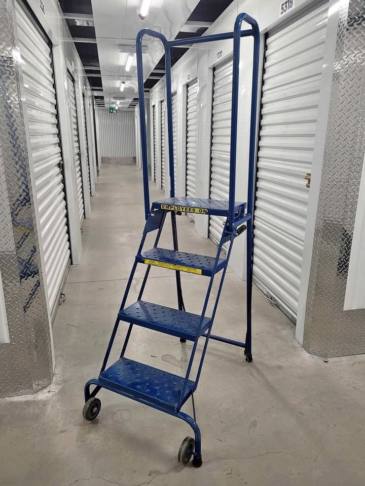 4-Step Blue Rolling Safety Ladder
