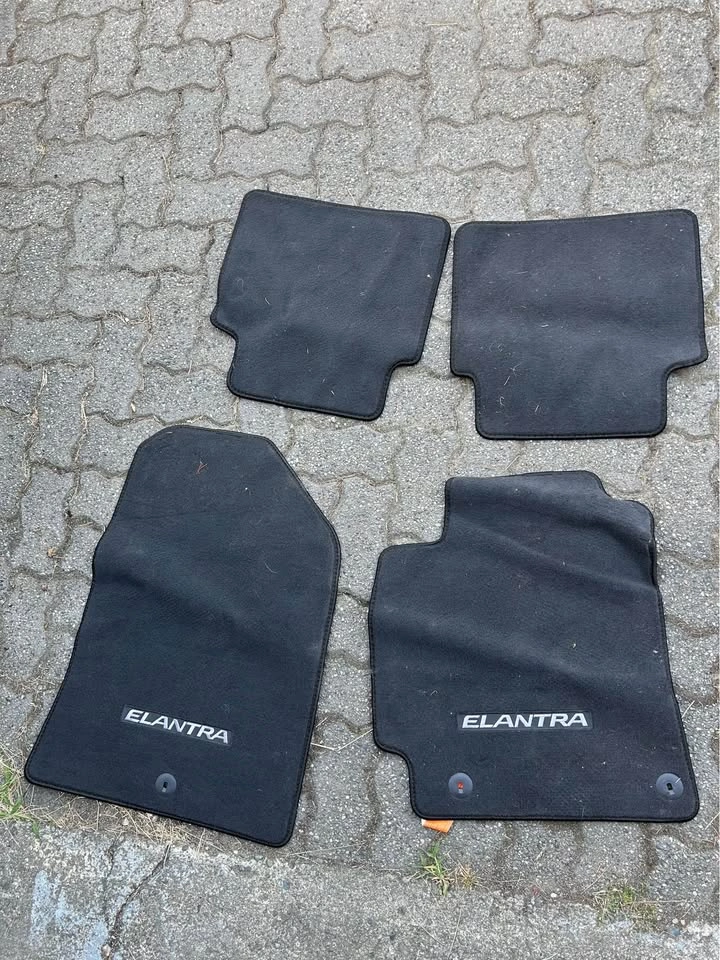 Hyundai Elantra carpet floor mats - 4