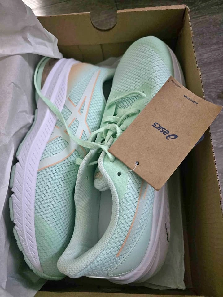 New ASICS shoe US 7