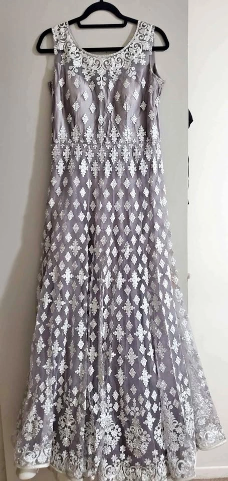 Dress/ wedding dress/ gown with jewelry
