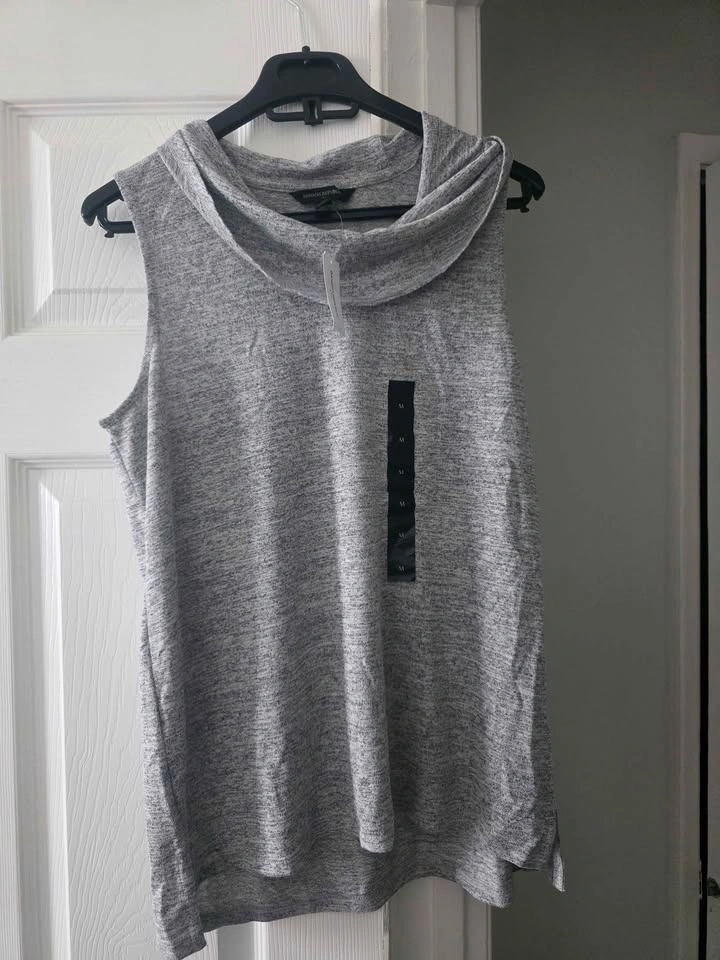 Women's top/ cardigan $10-$15 - photo 2