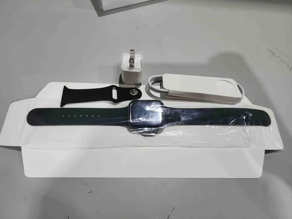Like New Apple Watch Series 5 [GPS, 44mm] Aluminum - photo 2
