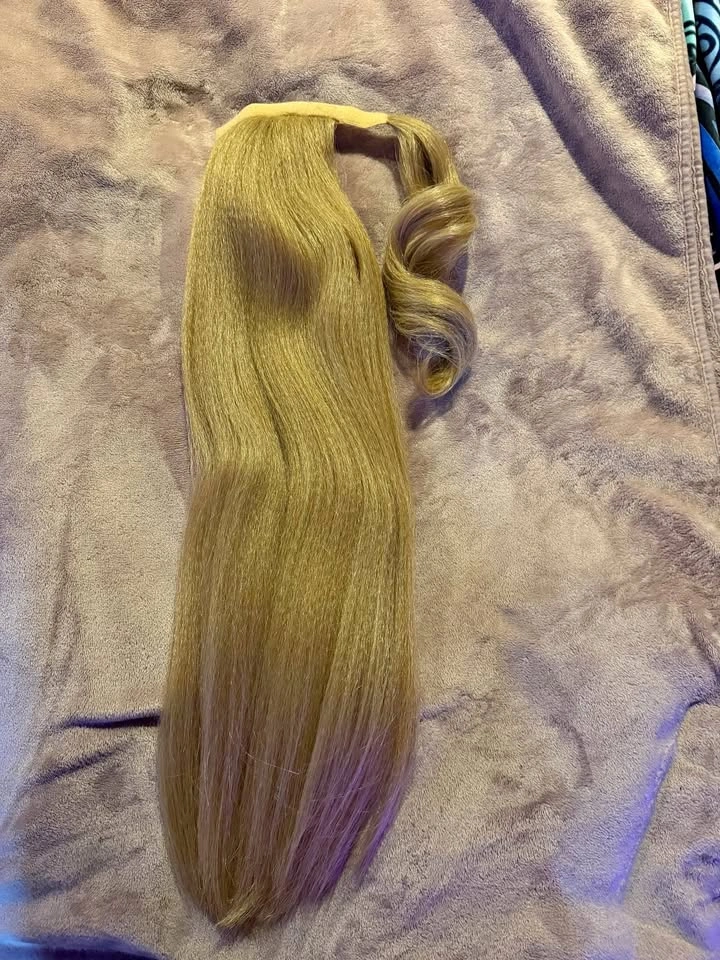 INH - Insert Name Here Blonde Ponytail Hair Extension