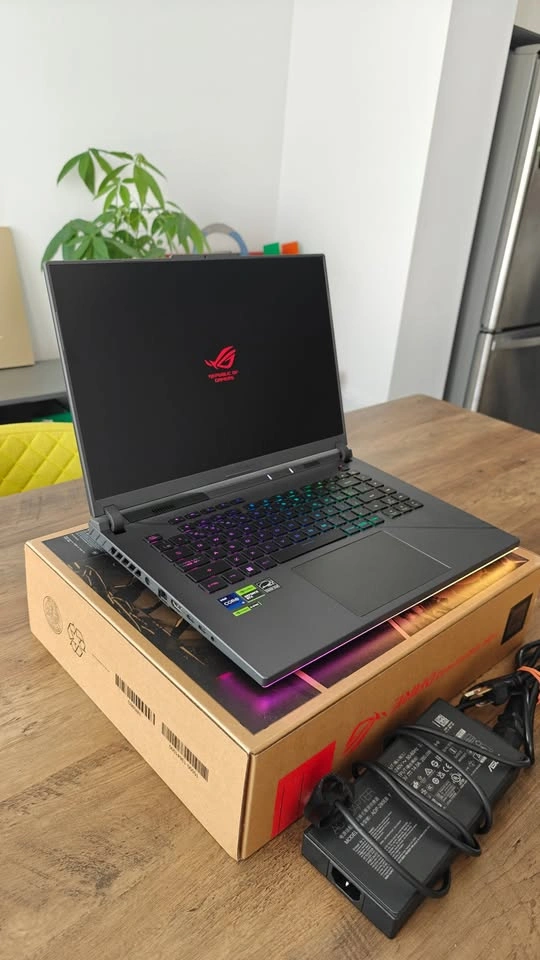 ASUS ROG STIX G16 - i9 / 32 GB RAM / 4070 GPU / 2 TB SSD - photo 2