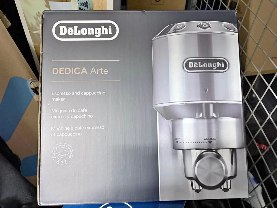 De’Longhi Dedica Arte Espresso Machine | Like New | With Origina