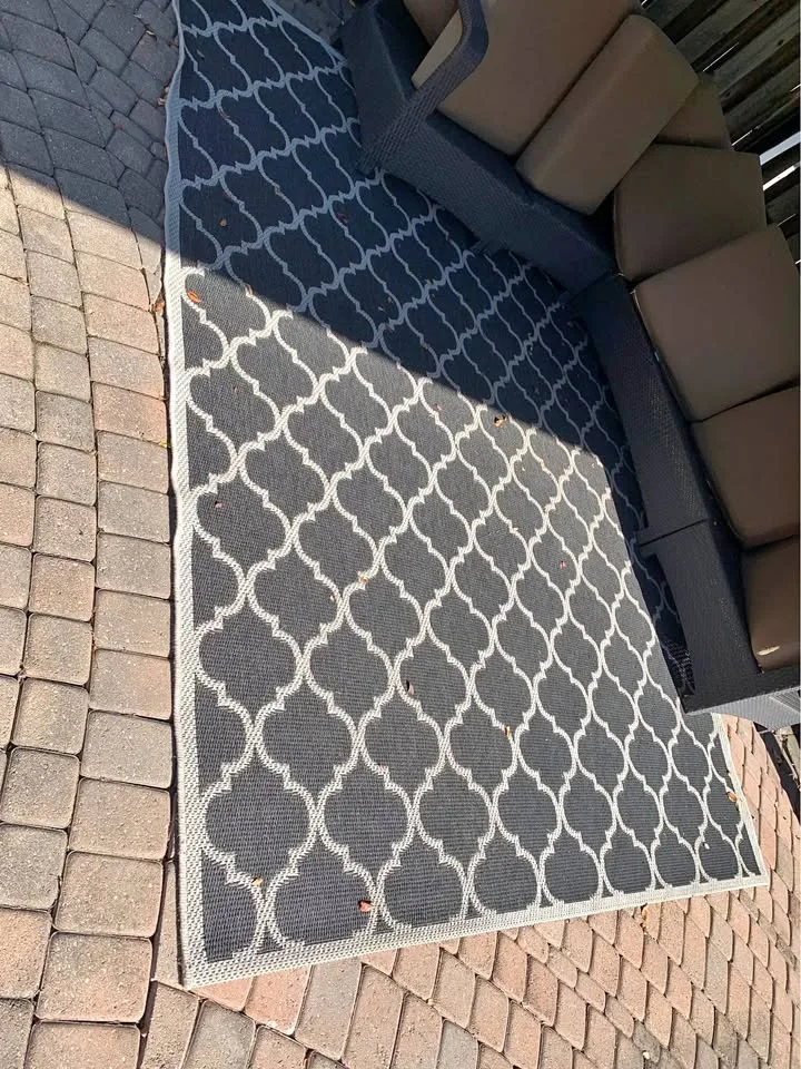 Large Outdoor Carpet thumbnail