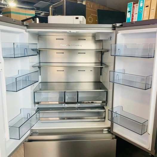 Hisense 36-in 22.4 cu.ft. Counter-Depth French Door Fridge - photo 2