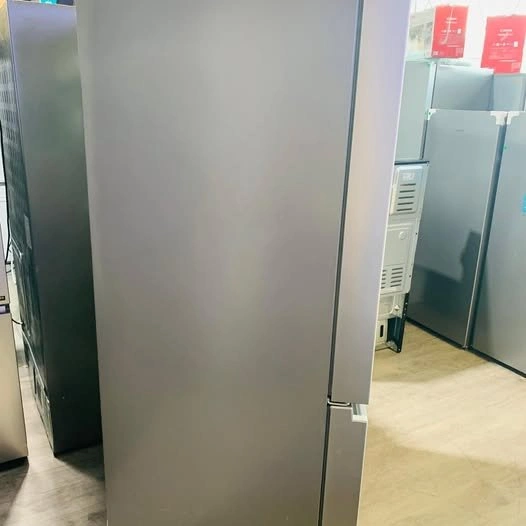 Hisense 36-in 22.4 cu.ft. Counter-Depth French Door Fridge - photo 3