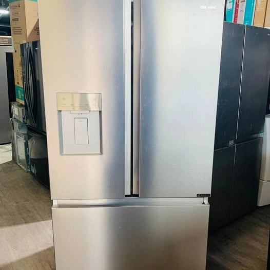 Hisense 36-in 22.4 cu.ft. Counter-Depth French Door Fridge - photo 5