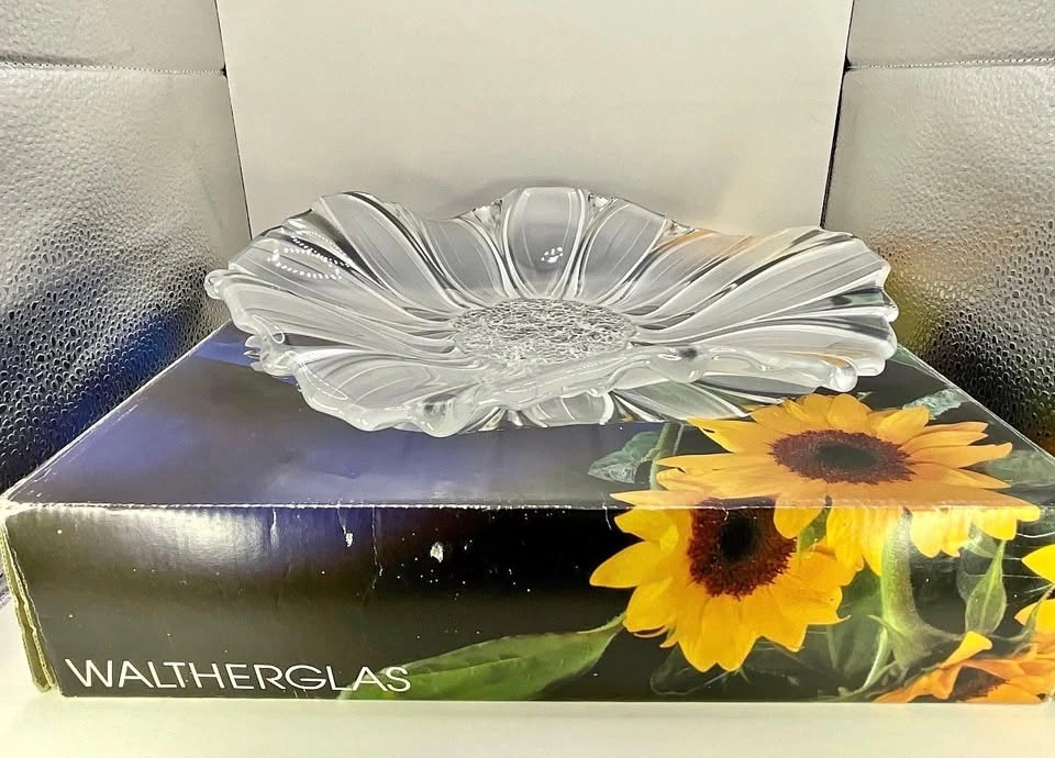 Elegant Glass Fruit Bowl
