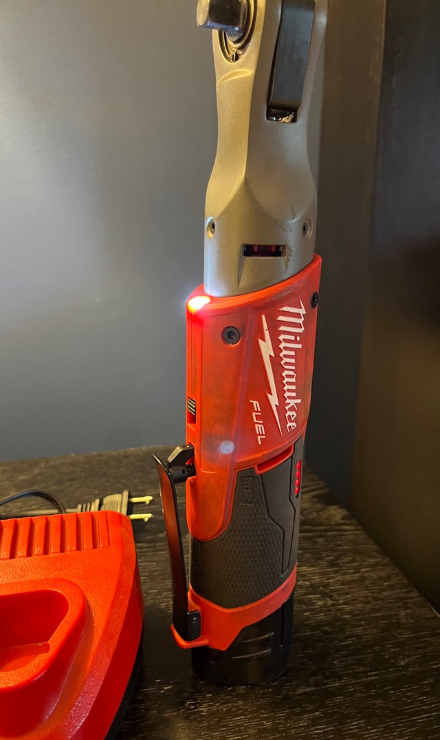 Milwaukee Cordless Ratchet - photo 2