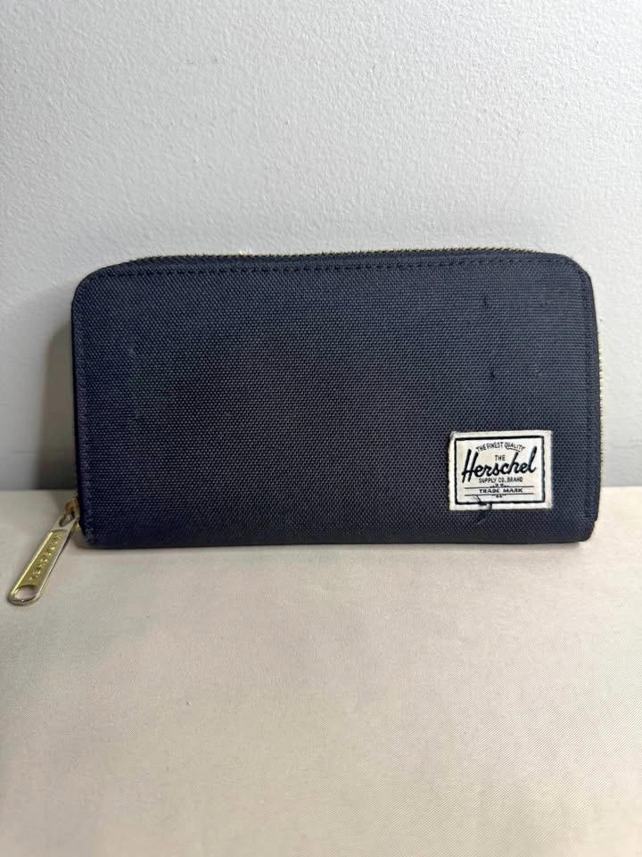 Herschel Supply Co. Small Purse / Wallet – Authentic