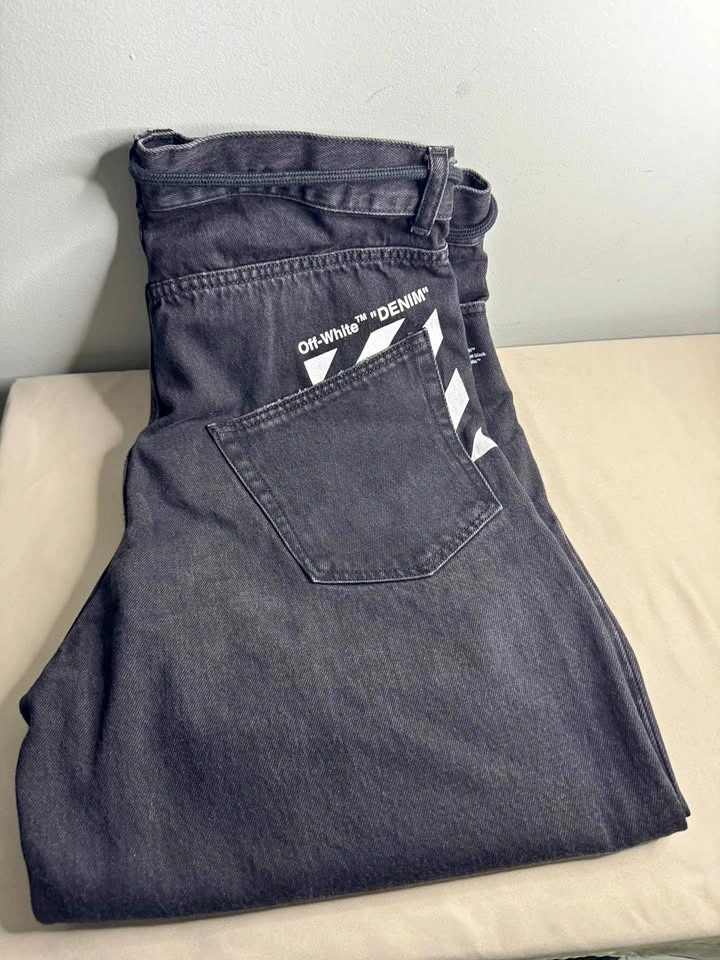 Off-White Black Denim Shorts – Size 33 ( Authentic )
