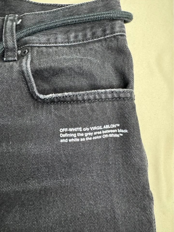 Off-White Black Denim Shorts – Size 33 ( Authentic ) - photo 5