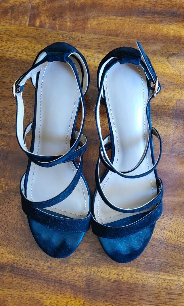 Dream Pairs Black Open Toe Heels