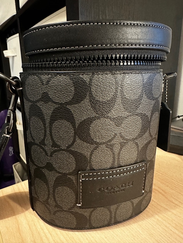 Coach Men’s crossbody barrel bag. Mint condition. - photo 2