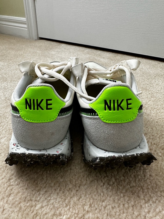 Women’s Nike Shoes US7.5 - photo 2
